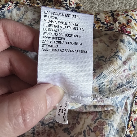 Indi & Cold flutter sleeve paisley floral blouse size small - Picture 13 of 13